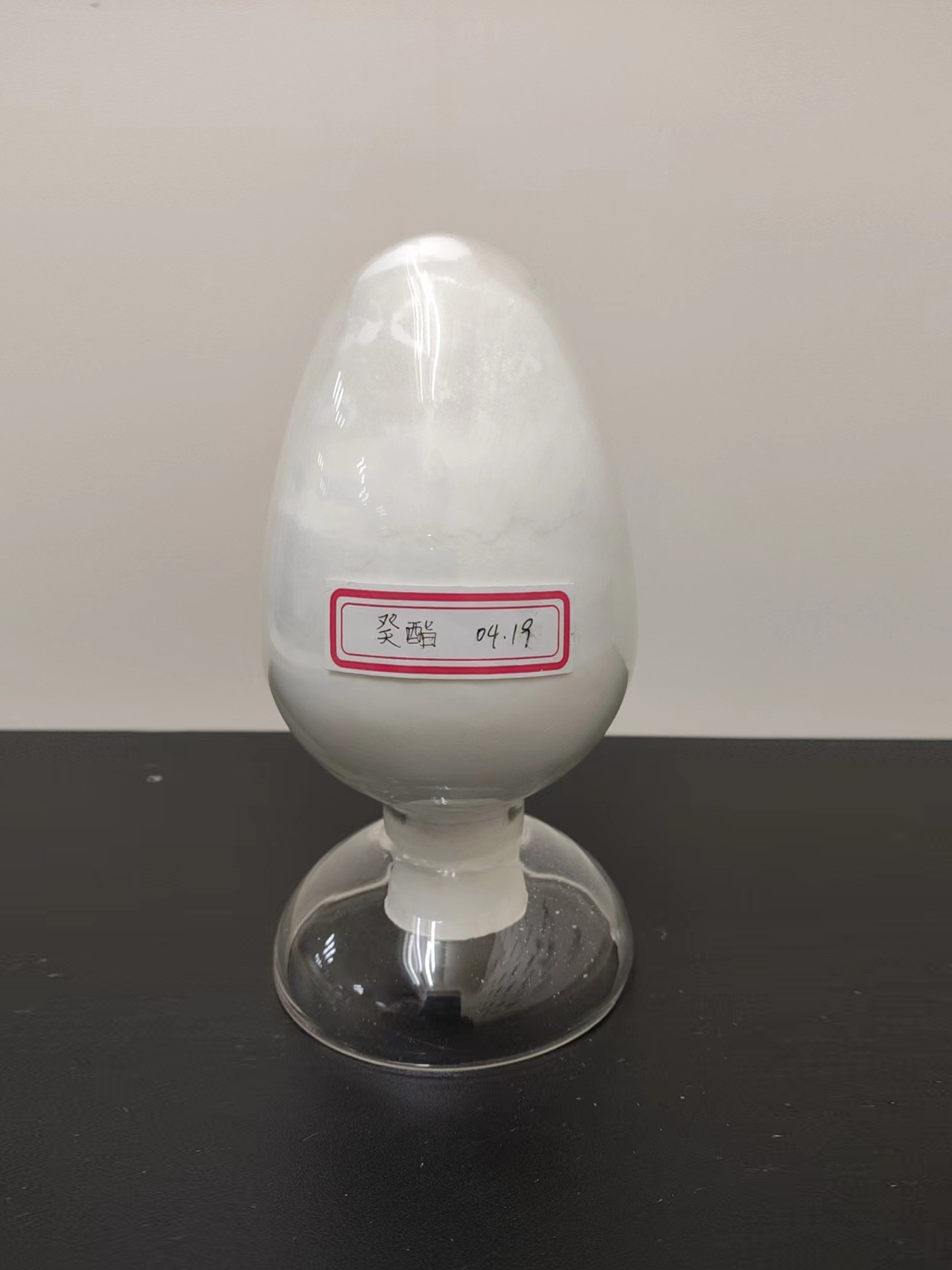 4-苄氧基苯基乙基癸酸酯
